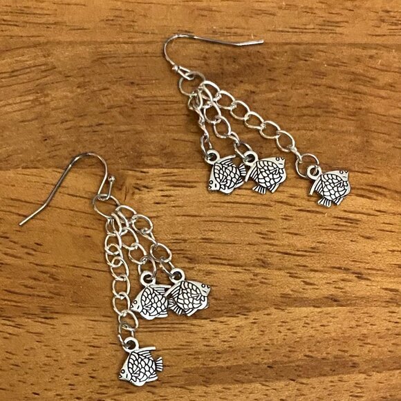 NEW TINY FISH earrings - Picture 5 of 5